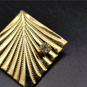 Mid century Diamond shaped egyptian ruffle lined crystal brooch. BR102